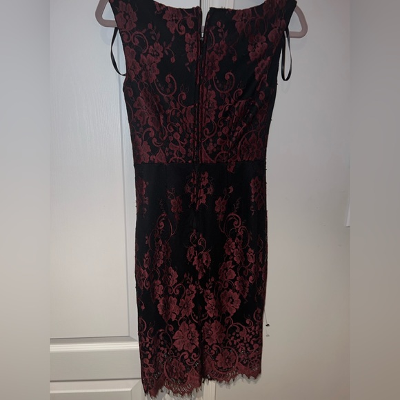 Le Chateau Lace V-neck cocktail dress - Picture 6 of 6